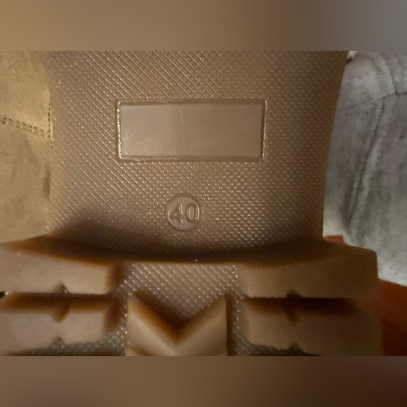 Tan boots - Picture 7 of 7